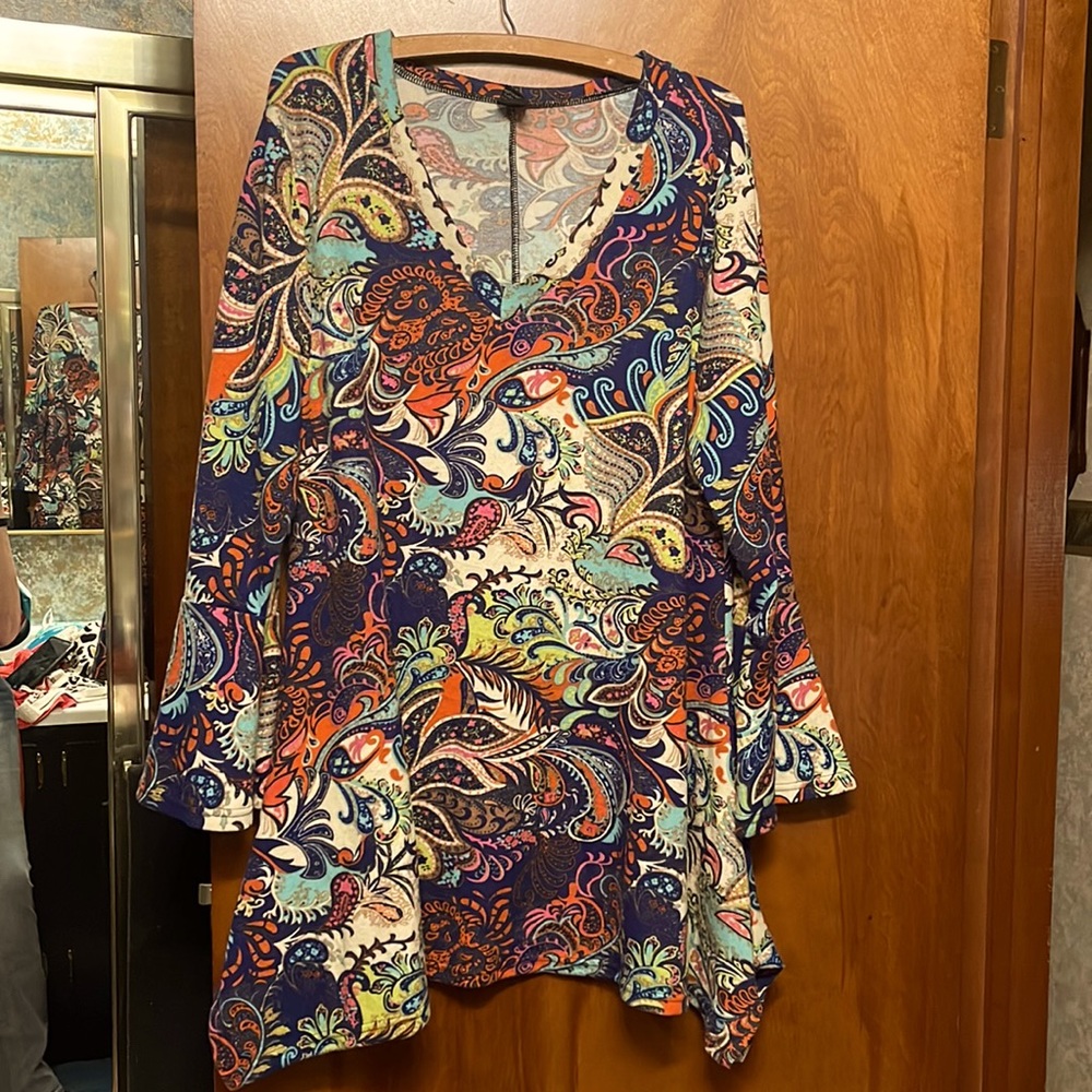Ladies paisley, long sleeve tunic size large, extra large